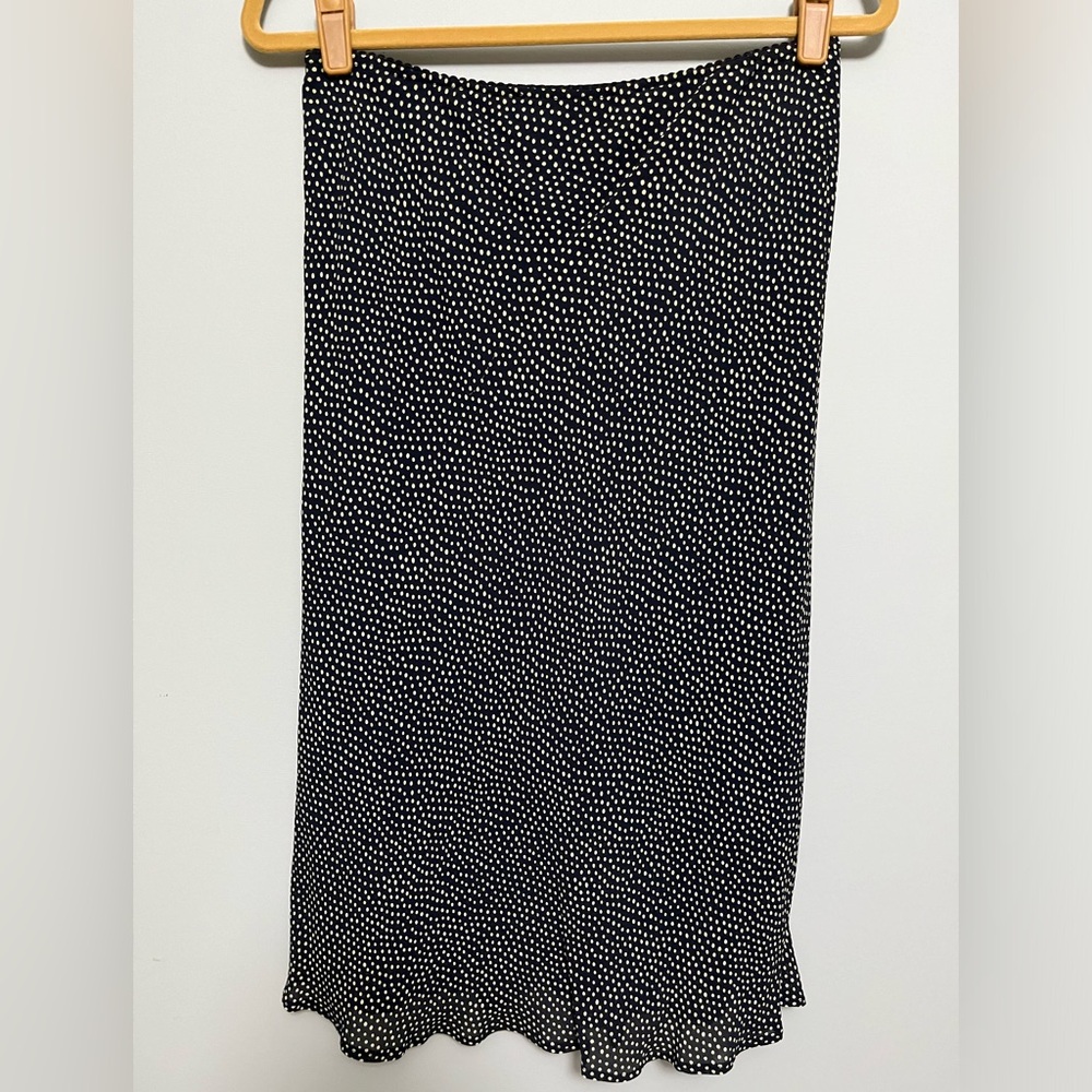 Astuces bias cut navy blue white polka dot skirt